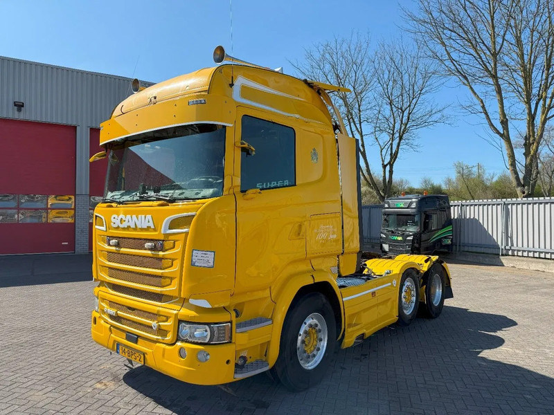 Scania R520 V8 / ENGINE RUNNING / RETARDER / HYDRAULICS / NL TRUCK / LIFT+LENKACHSE / ONLY:717000 KM / EURO-6 /2015 - Nyergesvontató: 1 kép. Scania R520 V8 / ENGINE RUNNING / RETARDER / HYDRAULICS / NL TRUCK / LIFT+LENKACHSE / ONLY:717000 KM / EURO-6 /2015 - Nyergesvontató: 1 kép.