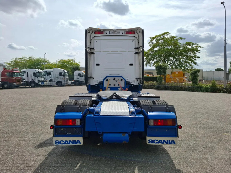 Scania R560 V8 / BOOGIE / HYDRAULICS / FULL-AIR / AUTOMATIC / EURO-5 / 2012 - Nyergesvontató: 4 kép. Scania R560 V8 / BOOGIE / HYDRAULICS / FULL-AIR / AUTOMATIC / EURO-5 / 2012 - Nyergesvontató: 4 kép.