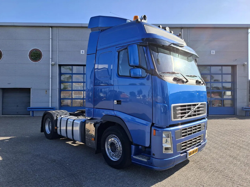 Volvo FH13-400 / HYDRAULICS / NL TRUCK / GLOBETROTTER / FRIGDE / AIRCO / AUTOMATIC / EURO-5 / 2006 - Nyergesvontató: 2 kép. Volvo FH13-400 / HYDRAULICS / NL TRUCK / GLOBETROTTER / FRIGDE / AIRCO / AUTOMATIC / EURO-5 / 2006 - Nyergesvontató: 2 kép.