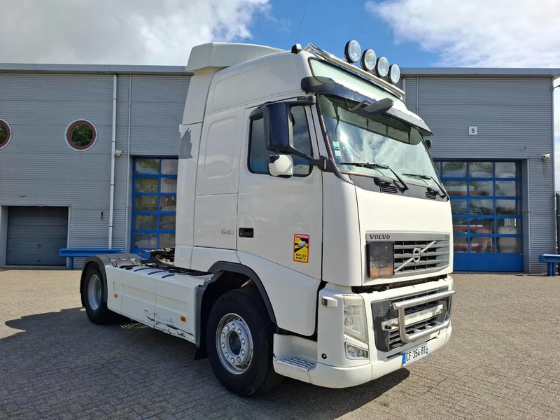 Volvo FH13-540 / HYDRAULICS / VEB+ / TUV:01-04-2026 / FRIDGE / AIRCO / SIDESKIRTS / AUTOMATIC / EURO-5 / 2012 - Nyergesvontató: 2 kép. Volvo FH13-540 / HYDRAULICS / VEB+ / TUV:01-04-2026 / FRIDGE / AIRCO / SIDESKIRTS / AUTOMATIC / EURO-5 / 2012 - Nyergesvontató: 2 kép.