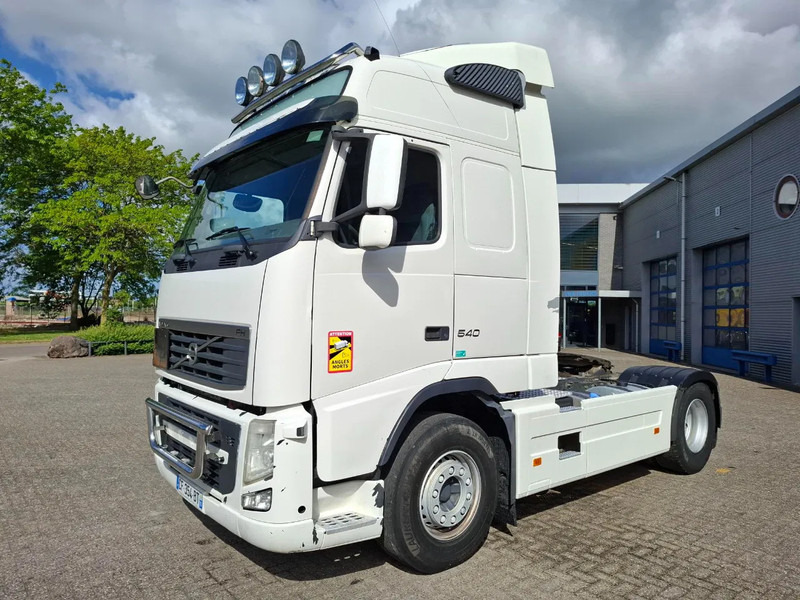 Volvo FH13-540 / HYDRAULICS / VEB+ / TUV:01-04-2026 / FRIDGE / AIRCO / SIDESKIRTS / AUTOMATIC / EURO-5 / 2012 - Nyergesvontató: 1 kép. Volvo FH13-540 / HYDRAULICS / VEB+ / TUV:01-04-2026 / FRIDGE / AIRCO / SIDESKIRTS / AUTOMATIC / EURO-5 / 2012 - Nyergesvontató: 1 kép.
