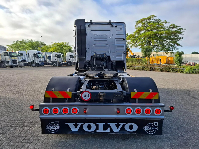 Volvo FH4-460 / HYDRAULICS / VEB+ / TUV:21-08-2025 / FRIDGE / AUTOMATIC / EURO-6 / 2015 - Nyergesvontató: 4 kép. Volvo FH4-460 / HYDRAULICS / VEB+ / TUV:21-08-2025 / FRIDGE / AUTOMATIC / EURO-6 / 2015 - Nyergesvontató: 4 kép.