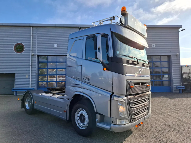 Volvo FH4-460 / HYDRAULICS / VEB+ / TUV:21-08-2025 / FRIDGE / AUTOMATIC / EURO-6 / 2015 - Nyergesvontató: 2 kép. Volvo FH4-460 / HYDRAULICS / VEB+ / TUV:21-08-2025 / FRIDGE / AUTOMATIC / EURO-6 / 2015 - Nyergesvontató: 2 kép.