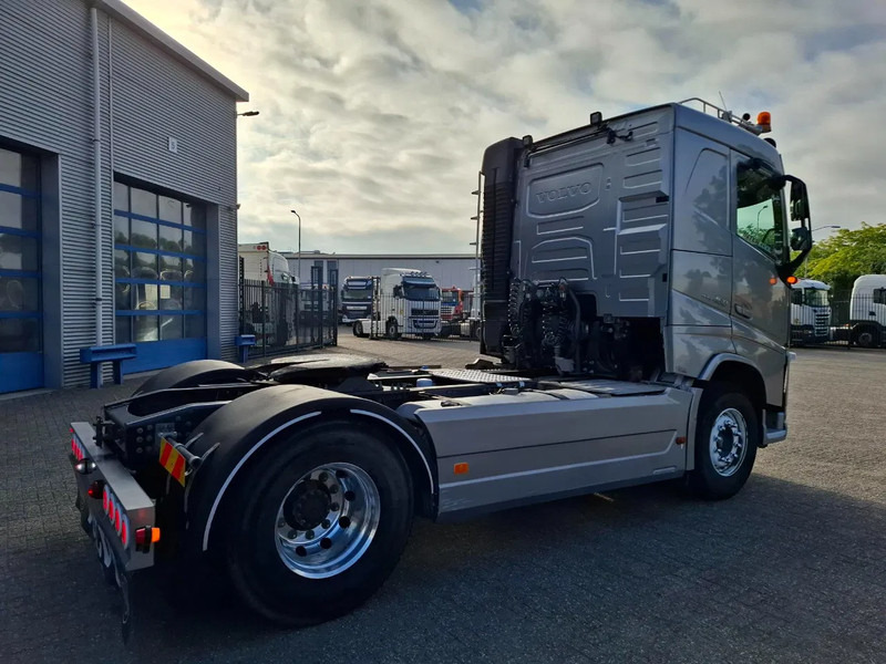 Volvo FH4-460 / HYDRAULICS / VEB+ / TUV:21-08-2025 / FRIDGE / AUTOMATIC / EURO-6 / 2015 - Nyergesvontató: 5 kép. Volvo FH4-460 / HYDRAULICS / VEB+ / TUV:21-08-2025 / FRIDGE / AUTOMATIC / EURO-6 / 2015 - Nyergesvontató: 5 kép.