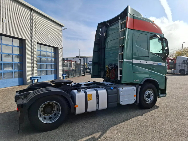 Volvo FH4-460 / VEB+ / DOUBLE TANK / FRIDGE / AIRCO / AUTOMATIC / EURO-6 / 2014 - Nyergesvontató: 5 kép. Volvo FH4-460 / VEB+ / DOUBLE TANK / FRIDGE / AIRCO / AUTOMATIC / EURO-6 / 2014 - Nyergesvontató: 5 kép.