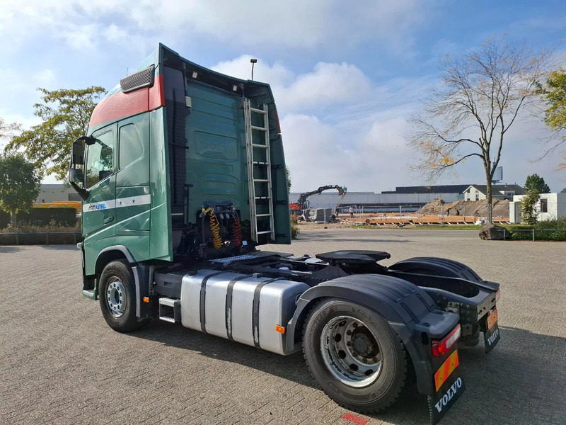 Volvo FH4-460 / VEB+ / DOUBLE TANK / FRIDGE / AIRCO / AUTOMATIC / EURO-6 / 2014 - Nyergesvontató: 3 kép. Volvo FH4-460 / VEB+ / DOUBLE TANK / FRIDGE / AIRCO / AUTOMATIC / EURO-6 / 2014 - Nyergesvontató: 3 kép.