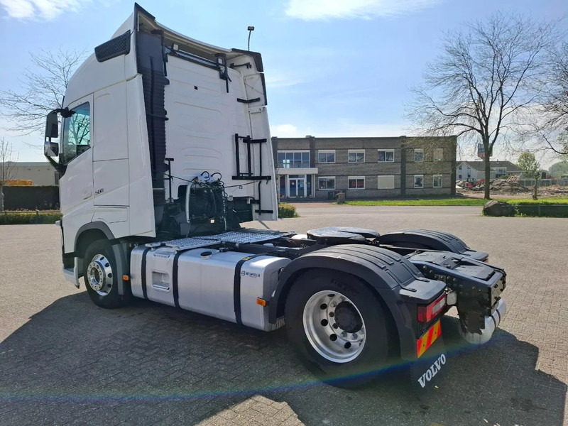 Volvo FH4-500 / VEB+ / DOUBLE TANK / I-PARKCOOL / TUV:08-01-2026 / ALCOA / FRIDGE / GOOD TYRES / AUTOMATIC / EURO-6 / 2018 - Nyergesvontató: 3 kép. Volvo FH4-500 / VEB+ / DOUBLE TANK / I-PARKCOOL / TUV:08-01-2026 / ALCOA / FRIDGE / GOOD TYRES / AUTOMATIC / EURO-6 / 2018 - Nyergesvontató: 3 kép.