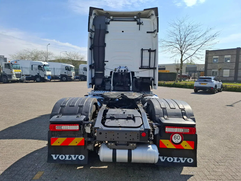 Volvo FH4-500 / VEB+ / DOUBLE TANK / I-PARKCOOL / TUV:08-01-2026 / ALCOA / FRIDGE / GOOD TYRES / AUTOMATIC / EURO-6 / 2018 - Nyergesvontató: 4 kép. Volvo FH4-500 / VEB+ / DOUBLE TANK / I-PARKCOOL / TUV:08-01-2026 / ALCOA / FRIDGE / GOOD TYRES / AUTOMATIC / EURO-6 / 2018 - Nyergesvontató: 4 kép.