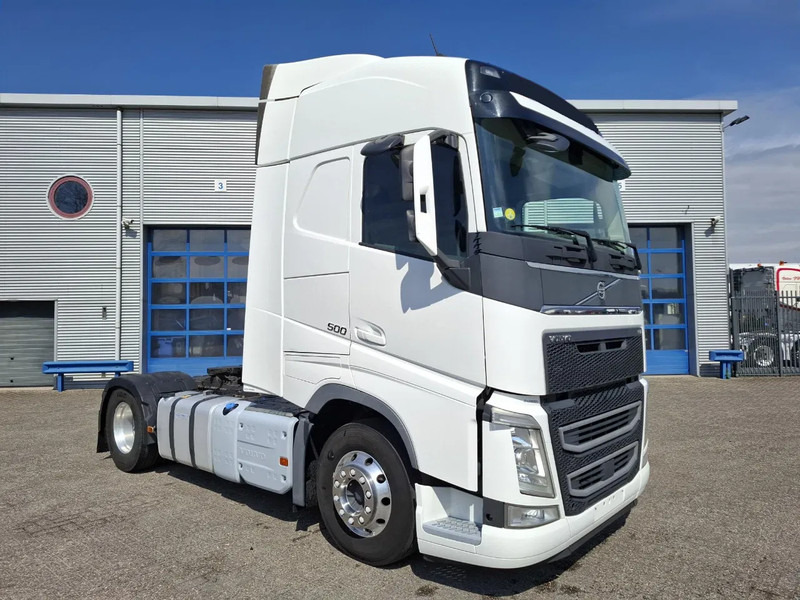 Volvo FH4-500 / VEB+ / DOUBLE TANK / I-PARKCOOL / TUV:08-01-2026 / ALCOA / FRIDGE / GOOD TYRES / AUTOMATIC / EURO-6 / 2018 - Nyergesvontató: 2 kép. Volvo FH4-500 / VEB+ / DOUBLE TANK / I-PARKCOOL / TUV:08-01-2026 / ALCOA / FRIDGE / GOOD TYRES / AUTOMATIC / EURO-6 / 2018 - Nyergesvontató: 2 kép.