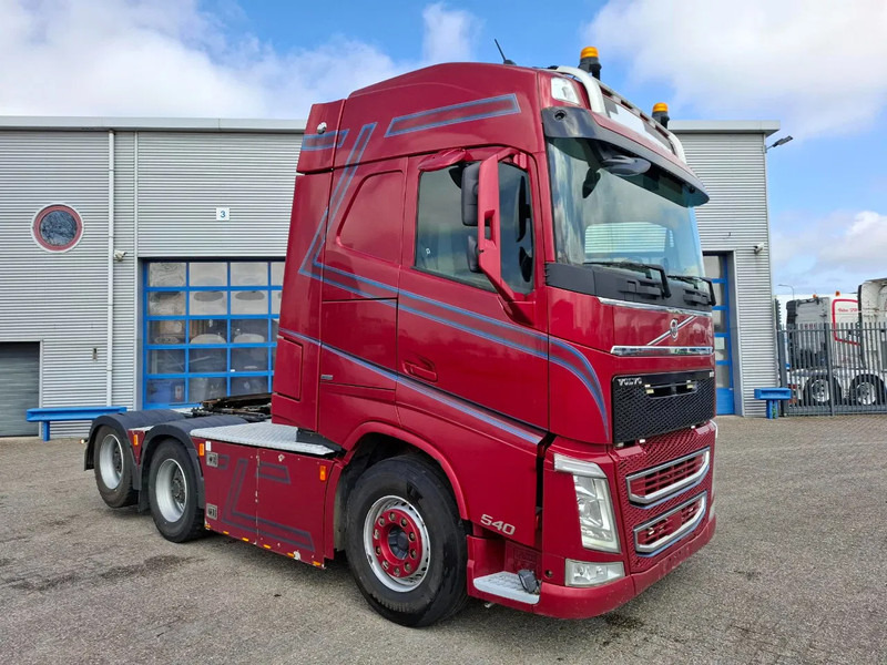 Volvo FH4-540 / 6X4 / BIG AXLE / HYDRAULICS / VEB+ / DYNAMIC STEERING / NAVI / ACC / LWDS / FULL-AIR / LEATHER / AUTOMATIC / EURO-6 / - Nyergesvontató: 2 kép. Volvo FH4-540 / 6X4 / BIG AXLE / HYDRAULICS / VEB+ / DYNAMIC STEERING / NAVI / ACC / LWDS / FULL-AIR / LEATHER / AUTOMATIC / EURO-6 / - Nyergesvontató: 2 kép.