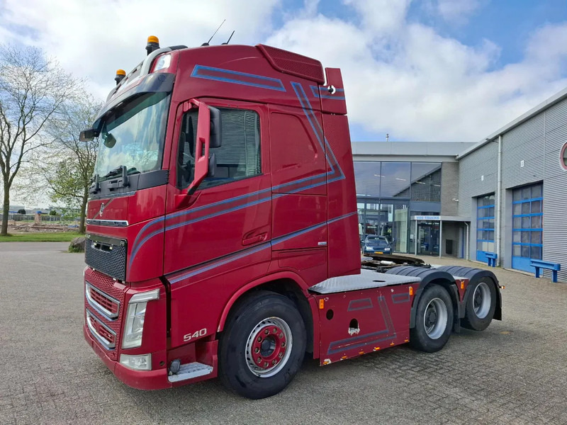 Volvo FH4-540 / 6X4 / BIG AXLE / HYDRAULICS / VEB+ / DYNAMIC STEERING / NAVI / ACC / LWDS / FULL-AIR / LEATHER / AUTOMATIC / EURO-6 / - Nyergesvontató: 1 kép. Volvo FH4-540 / 6X4 / BIG AXLE / HYDRAULICS / VEB+ / DYNAMIC STEERING / NAVI / ACC / LWDS / FULL-AIR / LEATHER / AUTOMATIC / EURO-6 / - Nyergesvontató: 1 kép.
