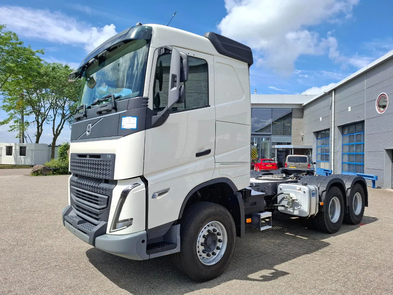 Volvo FH5-500 / 6X4 / RETARDER / HYDRAULICS / ONLY:46190 KM / BIG AXLE / 52 TON / VEB+ / ACC / LWDS / TOP CONDITION / AUTOMATIC / EURO - Nyergesvontató: 1 kép. Volvo FH5-500 / 6X4 / RETARDER / HYDRAULICS / ONLY:46190 KM / BIG AXLE / 52 TON / VEB+ / ACC / LWDS / TOP CONDITION / AUTOMATIC / EURO - Nyergesvontató: 1 kép.