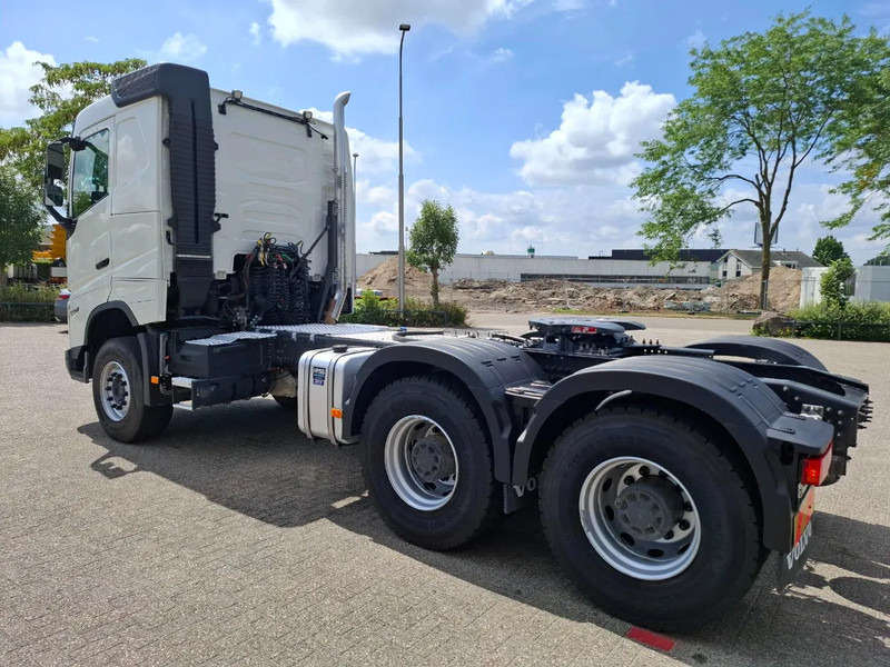 Volvo FH5-500 / 6X4 / RETARDER / HYDRAULICS / ONLY:46190 KM / BIG AXLE / 52 TON / VEB+ / ACC / LWDS / TOP CONDITION / AUTOMATIC / EURO - Nyergesvontató: 3 kép. Volvo FH5-500 / 6X4 / RETARDER / HYDRAULICS / ONLY:46190 KM / BIG AXLE / 52 TON / VEB+ / ACC / LWDS / TOP CONDITION / AUTOMATIC / EURO - Nyergesvontató: 3 kép.