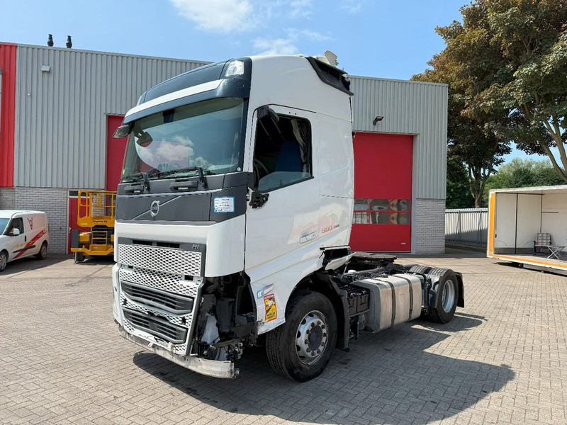 Volvo FH5-500 / ENGINE RUNNING / TURBO COMPOUND / ONLY:434243 KM / VEB+ / PARKCOOL / DOUBLE TANK / EURO-6 / 2021 - Nyergesvontató: 1 kép. Volvo FH5-500 / ENGINE RUNNING / TURBO COMPOUND / ONLY:434243 KM / VEB+ / PARKCOOL / DOUBLE TANK / EURO-6 / 2021 - Nyergesvontató: 1 kép.