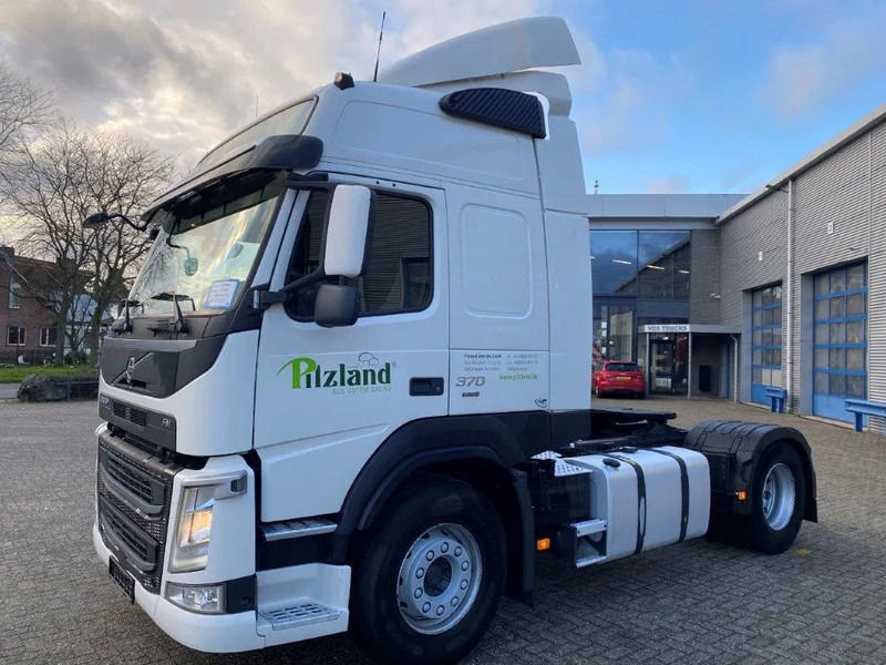 Volvo FM11-370 / GERMAN TRUCK / KB CHASSIS / VEB / ACC / LWDS / DOUBLE TANK / ONLY:763562 KM / AIRCO / AUTOMATIC / EURO-6 / 2018 - Nyergesvontató: 1 kép. Volvo FM11-370 / GERMAN TRUCK / KB CHASSIS / VEB / ACC / LWDS / DOUBLE TANK / ONLY:763562 KM / AIRCO / AUTOMATIC / EURO-6 / 2018 - Nyergesvontató: 1 kép.