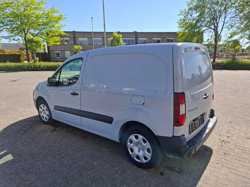 Peugeot Partner 1.6 HDI / TUV:12-01-2026 / AIRCO / CLOSED BOX / MANUAL / EURO-5 b / 2015 - Kis furgon: 3 kép. Peugeot Partner 1.6 HDI / TUV:12-01-2026 / AIRCO / CLOSED BOX / MANUAL / EURO-5 b / 2015 - Kis furgon: 3 kép.
