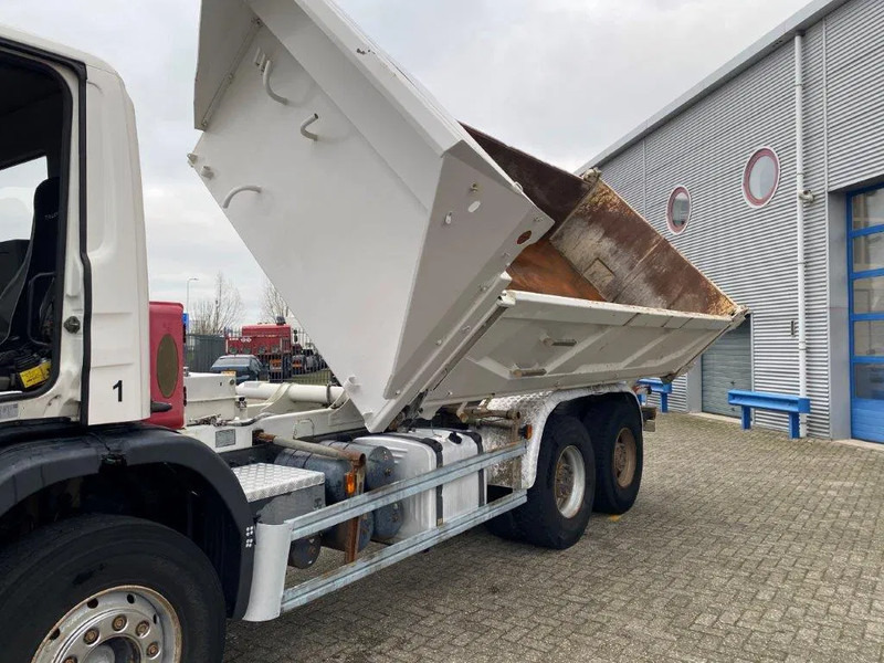 Scania 124-400 / 6X4 / RETARDER / BIG AXLE / FULL STEEL / 2SIDE TIPPER / OLD TACHO / AIRCO / MANUAL / EURO-2 / 2000 - Billenőplatós teherautó: 3 kép. Scania 124-400 / 6X4 / RETARDER / BIG AXLE / FULL STEEL / 2SIDE TIPPER / OLD TACHO / AIRCO / MANUAL / EURO-2 / 2000 - Billenőplatós teherautó: 3 kép.