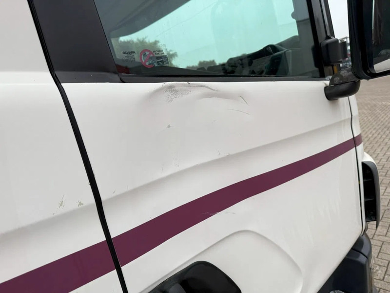 Alvaz teherautó Scania 124-420 / ENGINE RUNNING / RETARDER / BIG AXLE / FULL-STEEL / ONLY: 540918 KM / OLD TACHO / AIRCO / MANUAL / EURO-3 / 2002: 9 kép. Alvaz teherautó Scania 124-420 / ENGINE RUNNING / RETARDER / BIG AXLE / FULL-STEEL / ONLY: 540918 KM / OLD TACHO / AIRCO / MANUAL / EURO-3 / 2002: 9 kép.