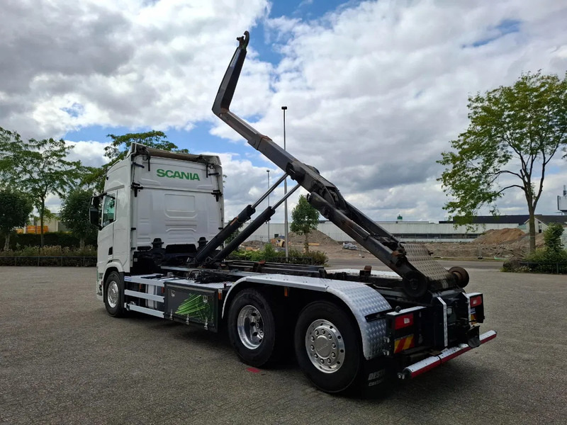 Scania NGS R500 / RETARDER / AJK HOOK 22 TON / LIFT+LENKACHSE / TUV:17-06-2026 / NAVI / LWDS / ALCOA / LEATER / AUTOMATIC / EURO-6 / 20 - Horgos rakodó teherautó: 3 kép. Scania NGS R500 / RETARDER / AJK HOOK 22 TON / LIFT+LENKACHSE / TUV:17-06-2026 / NAVI / LWDS / ALCOA / LEATER / AUTOMATIC / EURO-6 / 20 - Horgos rakodó teherautó: 3 kép.