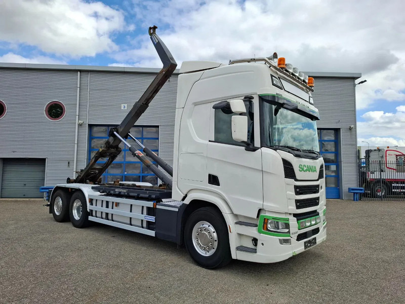 Scania NGS R500 / RETARDER / AJK HOOK 22 TON / LIFT+LENKACHSE / TUV:17-06-2026 / NAVI / LWDS / ALCOA / LEATER / AUTOMATIC / EURO-6 / 20 - Horgos rakodó teherautó: 2 kép. Scania NGS R500 / RETARDER / AJK HOOK 22 TON / LIFT+LENKACHSE / TUV:17-06-2026 / NAVI / LWDS / ALCOA / LEATER / AUTOMATIC / EURO-6 / 20 - Horgos rakodó teherautó: 2 kép.