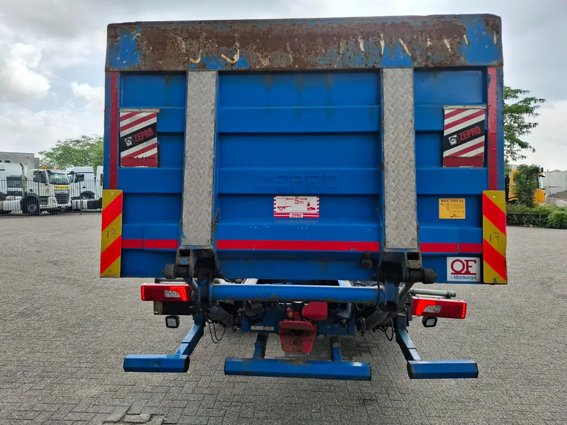 Scania R580 V8 / RETARDER / LIFT+LENKACHSE / FULL-AIR / PLATFORM 2000 KG / LEATHER / AIRCO / AUTOMATIC / EURO-6 / 2014 - Alvaz teherautó: 4 kép. Scania R580 V8 / RETARDER / LIFT+LENKACHSE / FULL-AIR / PLATFORM 2000 KG / LEATHER / AIRCO / AUTOMATIC / EURO-6 / 2014 - Alvaz teherautó: 4 kép.