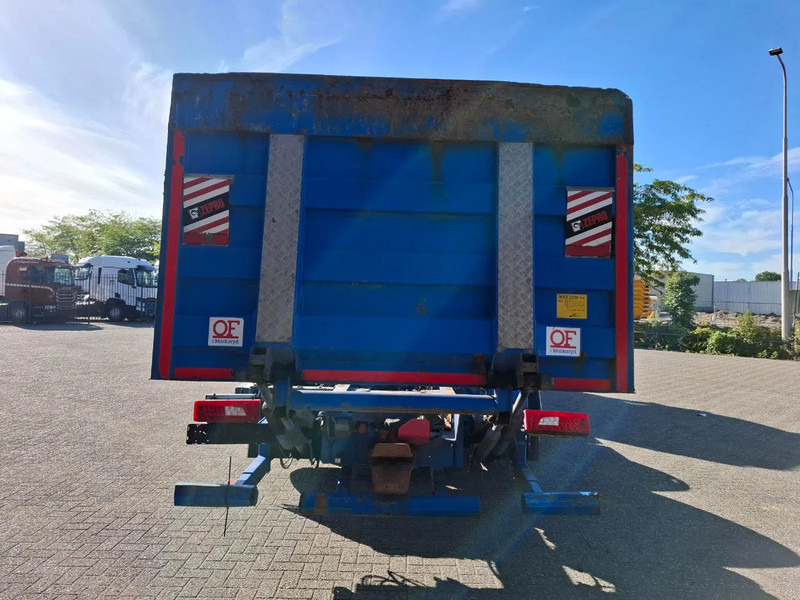 Scania R580 V8 / RETARDER / LIFT+LENKACHSE / FULL-AIR / PLATFORM 2000 KG / LEATHER / AIRCO / AUTOMATIC / EURO-6 / 2015 - Alvaz teherautó: 4 kép. Scania R580 V8 / RETARDER / LIFT+LENKACHSE / FULL-AIR / PLATFORM 2000 KG / LEATHER / AIRCO / AUTOMATIC / EURO-6 / 2015 - Alvaz teherautó: 4 kép.