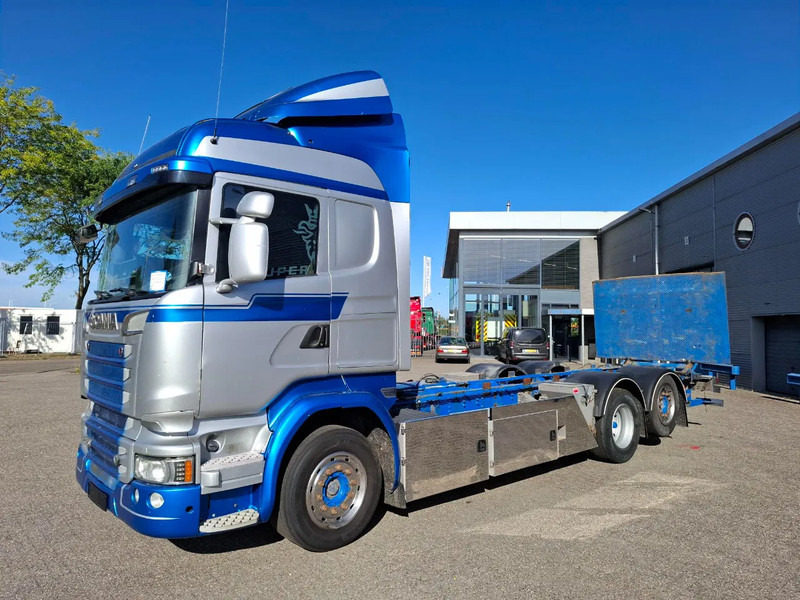 Scania R580 V8 / RETARDER / LIFT+LENKACHSE / FULL-AIR / PLATFORM 2000 KG / LEATHER / AIRCO / AUTOMATIC / EURO-6 / 2015 - Alvaz teherautó: 1 kép. Scania R580 V8 / RETARDER / LIFT+LENKACHSE / FULL-AIR / PLATFORM 2000 KG / LEATHER / AIRCO / AUTOMATIC / EURO-6 / 2015 - Alvaz teherautó: 1 kép.