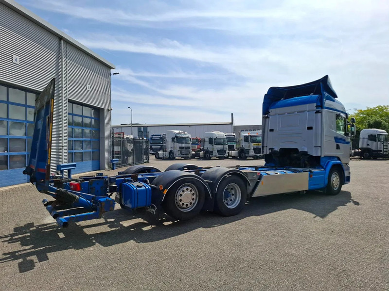 Scania R580 V8 / RETARDER / LIFT+LENKACHSE / FULL-AIR / PLATFORM 2000 KG / NAVI / LEATHER / AIRCO / AUTOMATIC / EURO-6 / 2014 - Alvaz teherautó: 5 kép. Scania R580 V8 / RETARDER / LIFT+LENKACHSE / FULL-AIR / PLATFORM 2000 KG / NAVI / LEATHER / AIRCO / AUTOMATIC / EURO-6 / 2014 - Alvaz teherautó: 5 kép.