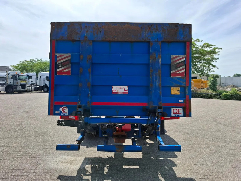 Scania R580 V8 / RETARDER / LIFT+LENKACHSE / FULL-AIR / PLATFORM 2000 KG / NAVI / LEATHER / AIRCO / AUTOMATIC / EURO-6 / 2014 - Alvaz teherautó: 4 kép. Scania R580 V8 / RETARDER / LIFT+LENKACHSE / FULL-AIR / PLATFORM 2000 KG / NAVI / LEATHER / AIRCO / AUTOMATIC / EURO-6 / 2014 - Alvaz teherautó: 4 kép.