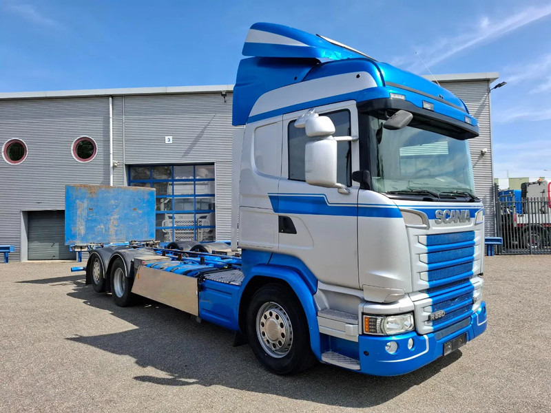 Scania R580 V8 / RETARDER / LIFT+LENKACHSE / FULL-AIR / PLATFORM 2000 KG / NAVI / LEATHER / AIRCO / AUTOMATIC / EURO-6 / 2014 - Alvaz teherautó: 2 kép. Scania R580 V8 / RETARDER / LIFT+LENKACHSE / FULL-AIR / PLATFORM 2000 KG / NAVI / LEATHER / AIRCO / AUTOMATIC / EURO-6 / 2014 - Alvaz teherautó: 2 kép.