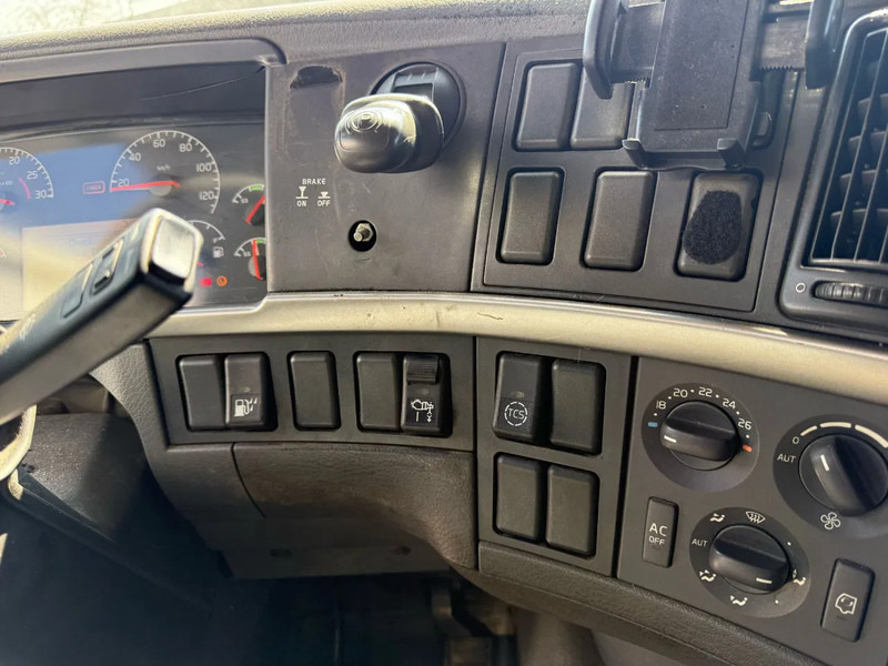 Darus autó Volvo FH12-420 / CRANE AMCO VEBA V8204S / REMOTE / XENON / AIRCO / ANALOGE TACHO / MANUAL / EURO-3 / 2003: 19 kép.