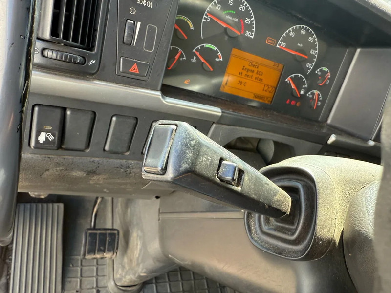Darus autó Volvo FH12-420 / CRANE AMCO VEBA V8204S / REMOTE / XENON / AIRCO / ANALOGE TACHO / MANUAL / EURO-3 / 2003: 15 kép.