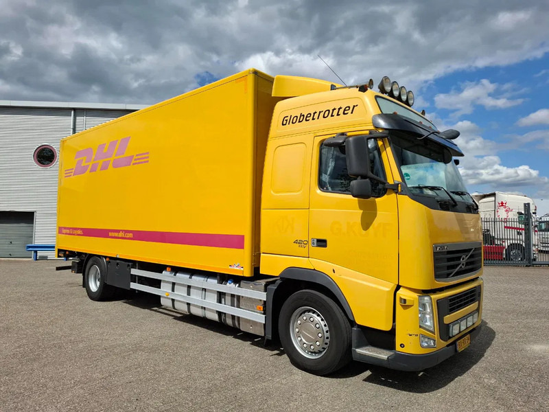 Volvo FH13-420 / NL TRUCK / PLATFORM 2000KG / AIRCO / FRIDGE / AUTOMATIC / EURO-5 / 2010 - Dobozos felépítményű teherautó: 2 kép. Volvo FH13-420 / NL TRUCK / PLATFORM 2000KG / AIRCO / FRIDGE / AUTOMATIC / EURO-5 / 2010 - Dobozos felépítményű teherautó: 2 kép.