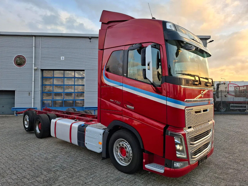 Volvo FH16-750 / BIG AXLE / VEB+ / ONLY:679711 KM / DYNAMIC STEERING / NAVI / LWDS / FULL-AIR / AUTOMATIC / EURO-6 / 2018 - Alvaz teherautó: 2 kép. Volvo FH16-750 / BIG AXLE / VEB+ / ONLY:679711 KM / DYNAMIC STEERING / NAVI / LWDS / FULL-AIR / AUTOMATIC / EURO-6 / 2018 - Alvaz teherautó: 2 kép.