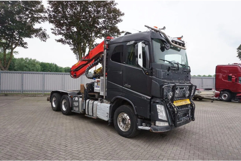 Volvo FH16-750 / ENGINE RUNNING / 6x4 / RETARDER / BIG AXLE / VEB+ / PALFINGER FD250 / EURO-6 / 2016 - Rönkszállító teherautó, Darus autó: 3 kép. Volvo FH16-750 / ENGINE RUNNING / 6x4 / RETARDER / BIG AXLE / VEB+ / PALFINGER FD250 / EURO-6 / 2016 - Rönkszállító teherautó, Darus autó: 3 kép.
