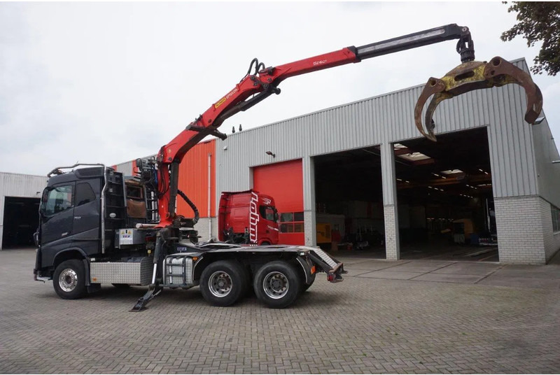 Volvo FH16-750 / ENGINE RUNNING / 6x4 / RETARDER / BIG AXLE / VEB+ / PALFINGER FD250 / EURO-6 / 2016 - Rönkszállító teherautó, Darus autó: 5 kép. Volvo FH16-750 / ENGINE RUNNING / 6x4 / RETARDER / BIG AXLE / VEB+ / PALFINGER FD250 / EURO-6 / 2016 - Rönkszállító teherautó, Darus autó: 5 kép.