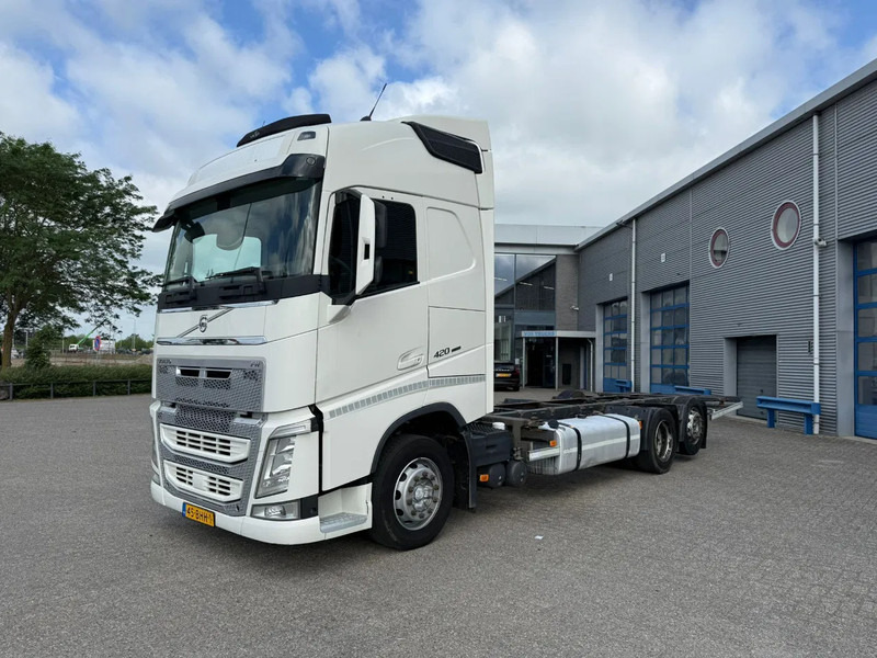 Volvo FH4-420 / NL TRUCK / DOUBLE TANK / PARKCOOL / BDF / VEB? / LWDS / FRIDGE / FULL-AIR / LIFT AXLE / AUTOMATIC / EURO-6 / 2016 - Cserefelépítményes teherautó: 1 kép. Volvo FH4-420 / NL TRUCK / DOUBLE TANK / PARKCOOL / BDF / VEB? / LWDS / FRIDGE / FULL-AIR / LIFT AXLE / AUTOMATIC / EURO-6 / 2016 - Cserefelépítményes teherautó: 1 kép.