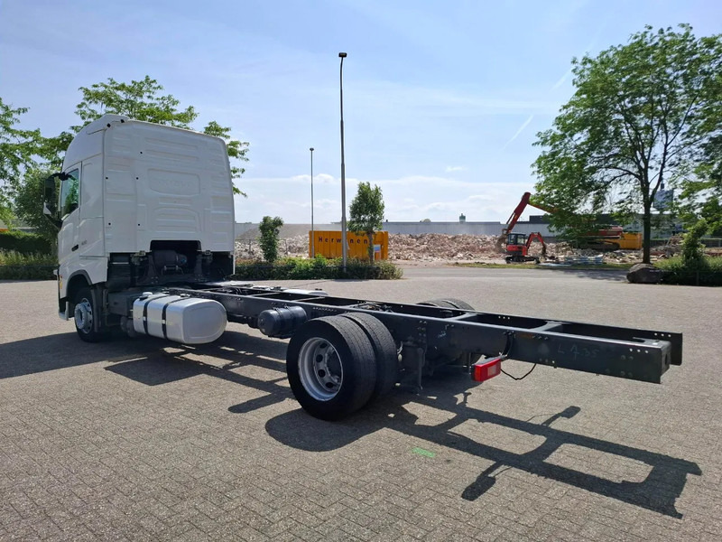 Volvo FH4-420 / PTO / DOUBLE TANK / I-PARKCOOL / VEB+ / LWDS / TUV:10-07-2025 / AUTOMATIC / EURO-6 / 2016 - Alvaz teherautó: 3 kép. Volvo FH4-420 / PTO / DOUBLE TANK / I-PARKCOOL / VEB+ / LWDS / TUV:10-07-2025 / AUTOMATIC / EURO-6 / 2016 - Alvaz teherautó: 3 kép.