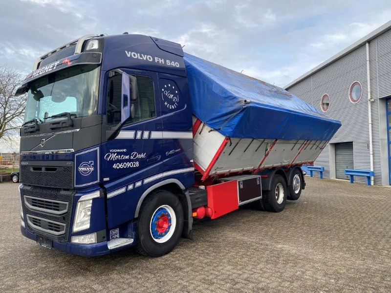 Volvo FH4-540 / VEB+ / ACC / LWDS / 3SIDE TIPPER / DYNAMIC STEERING / LEATHER / FULL-AIR / AUTOMATIC / EURO-6 / 2017 - Billenőplatós teherautó: 2 kép. Volvo FH4-540 / VEB+ / ACC / LWDS / 3SIDE TIPPER / DYNAMIC STEERING / LEATHER / FULL-AIR / AUTOMATIC / EURO-6 / 2017 - Billenőplatós teherautó: 2 kép.