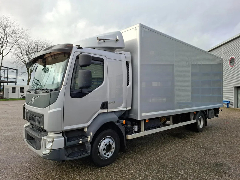 Volvo FL 240 / ONLY:340697 KM / BIG PLATFORM 2TON / TUV:29-01-2026 / LWDS / NAVI / SIDE DOOR / AUTOMATIC / EURO-6 / 2018 - Dobozos felépítményű teherautó: 1 kép. Volvo FL 240 / ONLY:340697 KM / BIG PLATFORM 2TON / TUV:29-01-2026 / LWDS / NAVI / SIDE DOOR / AUTOMATIC / EURO-6 / 2018 - Dobozos felépítményű teherautó: 1 kép.