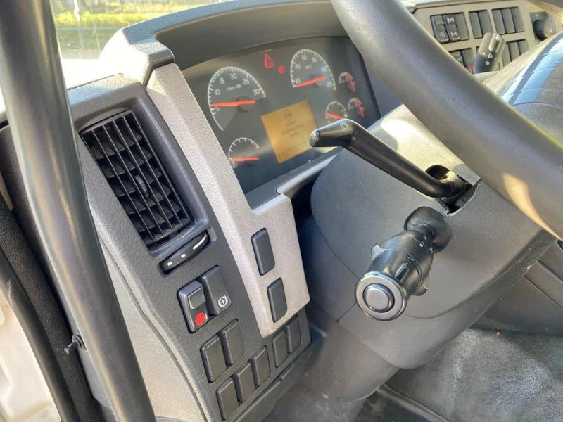 Tartályos teherautó Volvo FL7-290 / 5 COMPARTIMENTS / 13000 LITER TOTAL / PUMP / AUTOMATIC / EURO-5 / 2009: 20 kép.