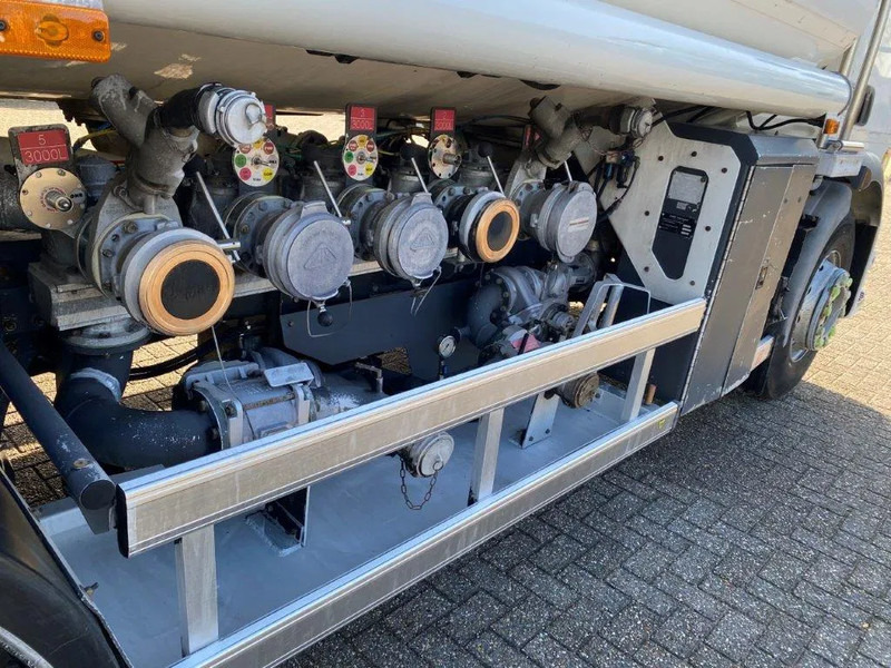 Tartályos teherautó Volvo FL7-290 / 5 COMPARTIMENTS / 13000 LITER TOTAL / PUMP / AUTOMATIC / EURO-5 / 2009: 9 kép.
