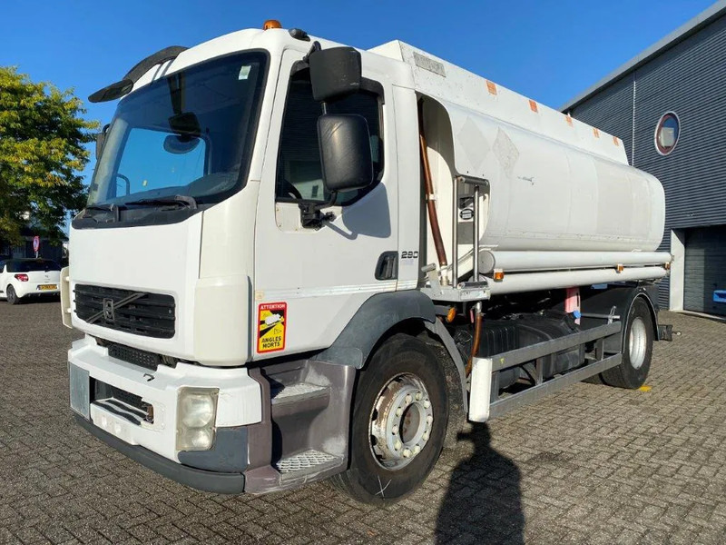 Volvo FL7-290 / 5 COMPARTIMENTS / 13000 LITER TOTAL / PUMP / AUTOMATIC / EURO-5 / 2009 - Tartályos teherautó: 1 kép. Volvo FL7-290 / 5 COMPARTIMENTS / 13000 LITER TOTAL / PUMP / AUTOMATIC / EURO-5 / 2009 - Tartályos teherautó: 1 kép.