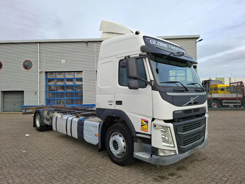 Volvo FM11-450 / VEB / FULL-AIR / 706585 KM / LWDS / AIRCO / BDF SYSTEM / AUTOMATIC / EURO-6 / 2016 - Cserefelépítményes teherautó: 2 kép. Volvo FM11-450 / VEB / FULL-AIR / 706585 KM / LWDS / AIRCO / BDF SYSTEM / AUTOMATIC / EURO-6 / 2016 - Cserefelépítményes teherautó: 2 kép.