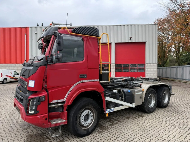 Volvo FMX4-500 / ENGINE RUNNING / VEB+ / 6X4 / BIG AXLE / AJK 20 TON HOOKLIFT / ONLY:276433 KM / AUTOMATIC / EURO-6 / 2020 - Horgos rakodó teherautó: 2 kép. Volvo FMX4-500 / ENGINE RUNNING / VEB+ / 6X4 / BIG AXLE / AJK 20 TON HOOKLIFT / ONLY:276433 KM / AUTOMATIC / EURO-6 / 2020 - Horgos rakodó teherautó: 2 kép.