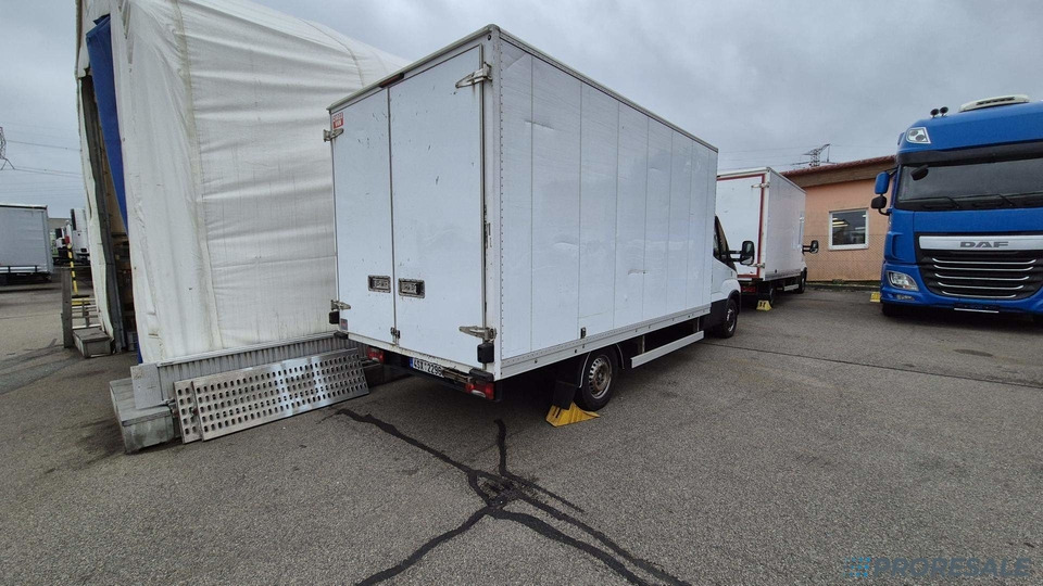 IVECO DAILY 35S16 skříň - 8 palet - Dobozos kisteherautó: 4 kép. IVECO DAILY 35S16 skříň - 8 palet - Dobozos kisteherautó: 4 kép.