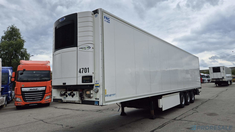 KRONE COOL LINER SD mrazírenský - MULTITEMP - dělící stěna + agregát CARRIER VECTOR 1950 Mt - Félpótkocsi hűtős: 2 kép. KRONE COOL LINER SD mrazírenský - MULTITEMP - dělící stěna + agregát CARRIER VECTOR 1950 Mt - Félpótkocsi hűtős: 2 kép.