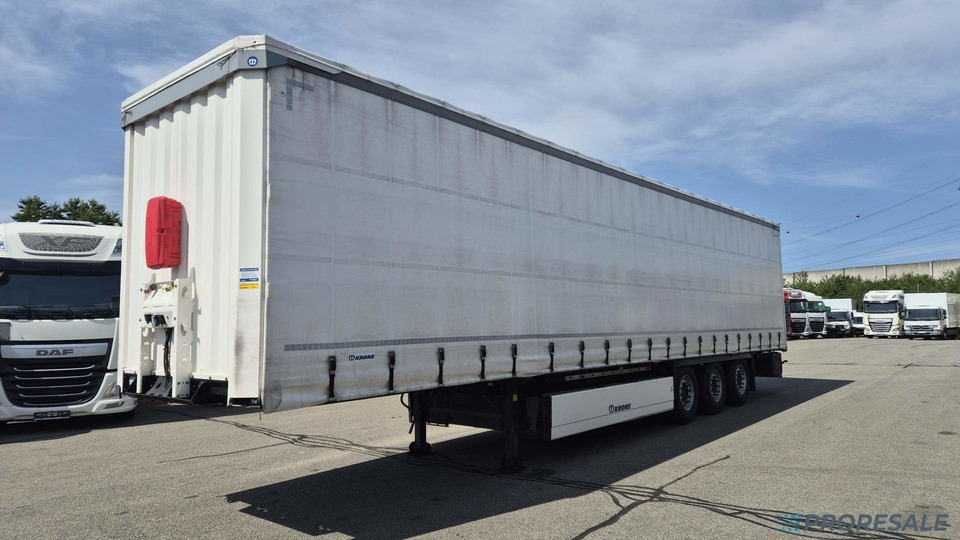 KRONE SD PROFI LINER + paletový koš + 2 x zvedací náprava - Ponyvás félpótkocsi: 2 kép. KRONE SD PROFI LINER + paletový koš + 2 x zvedací náprava - Ponyvás félpótkocsi: 2 kép.