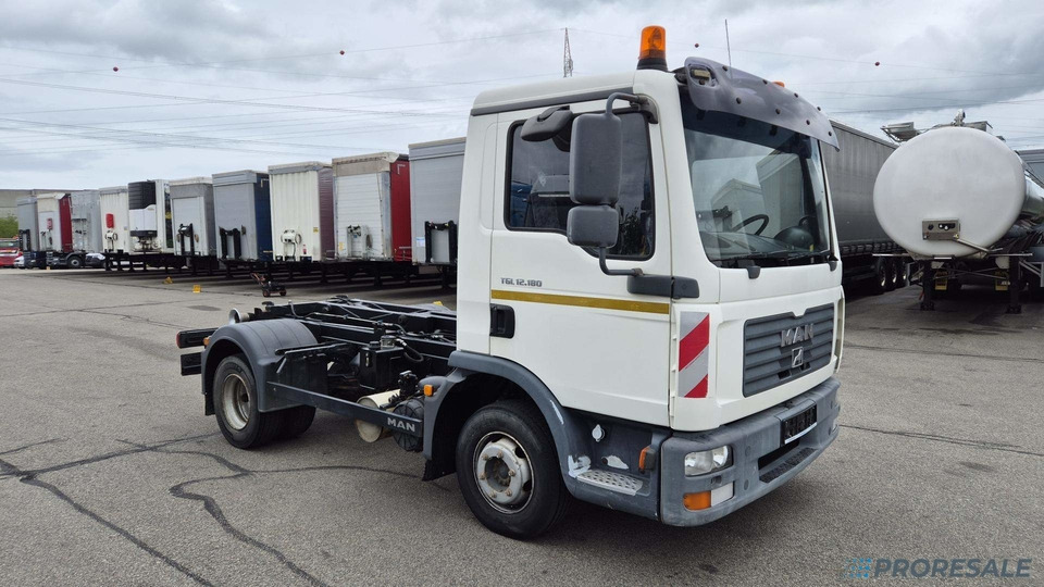 MAN TGL 12.180 4x2 BB EURO 3 - Hákový nosič kontejnerů - Horgos rakodó teherautó: 1 kép. MAN TGL 12.180 4x2 BB EURO 3 - Hákový nosič kontejnerů - Horgos rakodó teherautó: 1 kép.