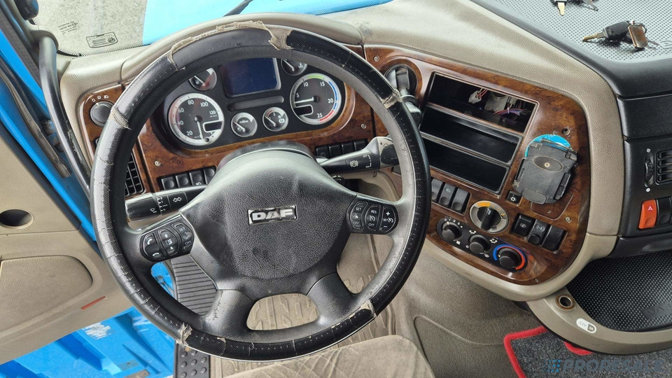 DAF FT XF 105.460 SC EURO 5 - Nyergesvontató: 4 kép. DAF FT XF 105.460 SC EURO 5 - Nyergesvontató: 4 kép.